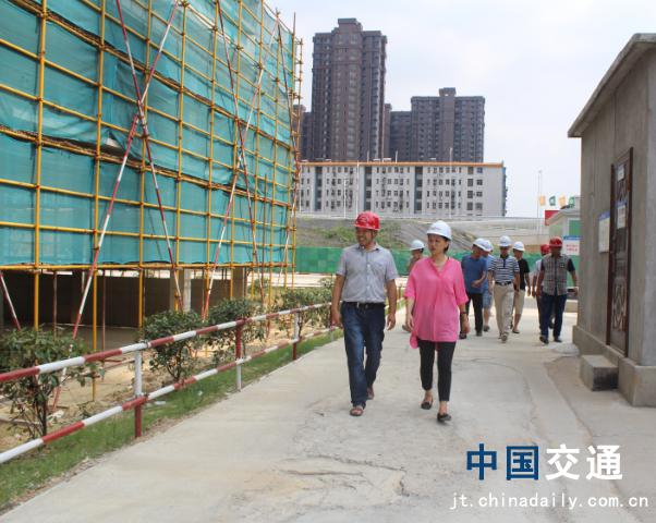 南昌市質(zhì)監(jiān)站領(lǐng)導(dǎo)蒞臨象湖隧道、九洲高架安置房項(xiàng)目檢查指導(dǎo)工作