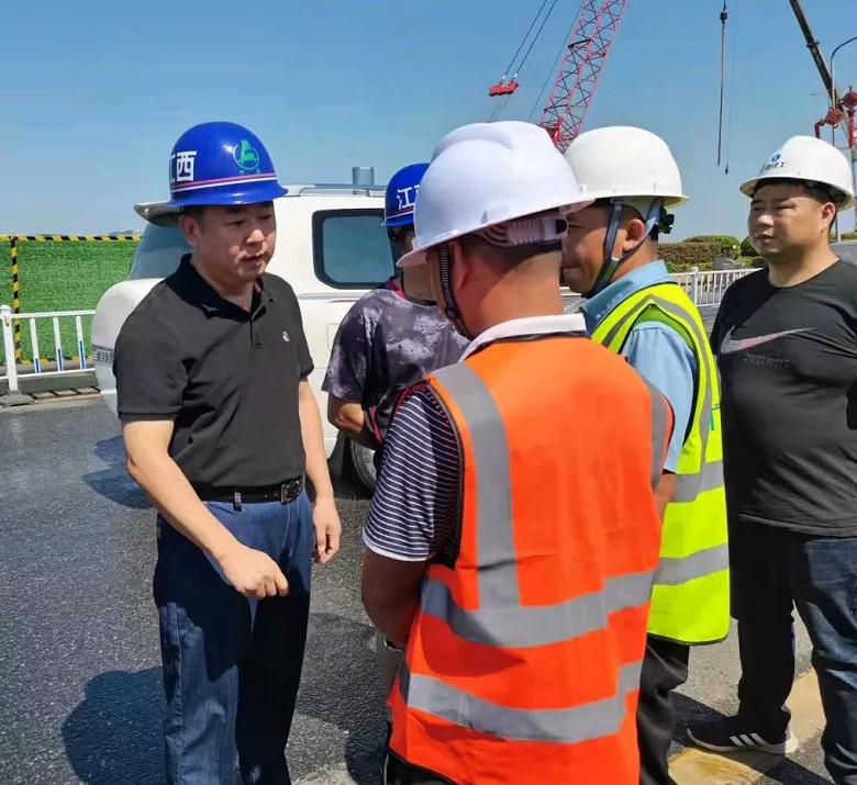 羅輝到沿江中北大道快速路改造工程、真君路隧道工程項(xiàng)目檢查工作